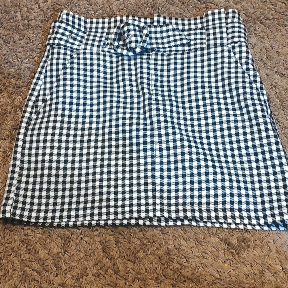 Bershka Women's black/white plaid mini -skirt, M  NWT